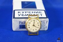 Советские женские наручные часы Заря желтый корпус